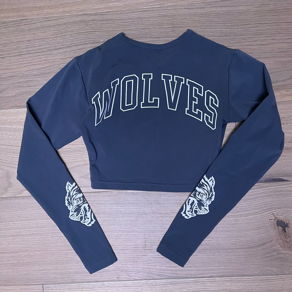 Wolves long sleeve - Picture 1 of 2